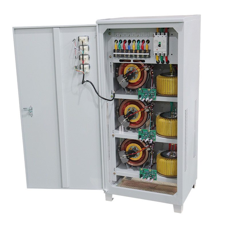 80KVA Estabilizador de tensão industrial de três fases Regulador automático de tensão 380VAC 400VAC com servomotor