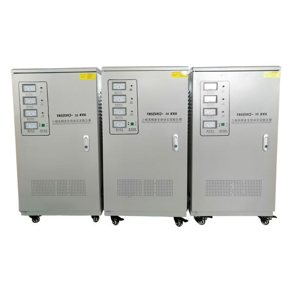 Capacidade do regulador de tensão 30KVA do Avr do equipamento bonde eficiência alta do trabalho da auto