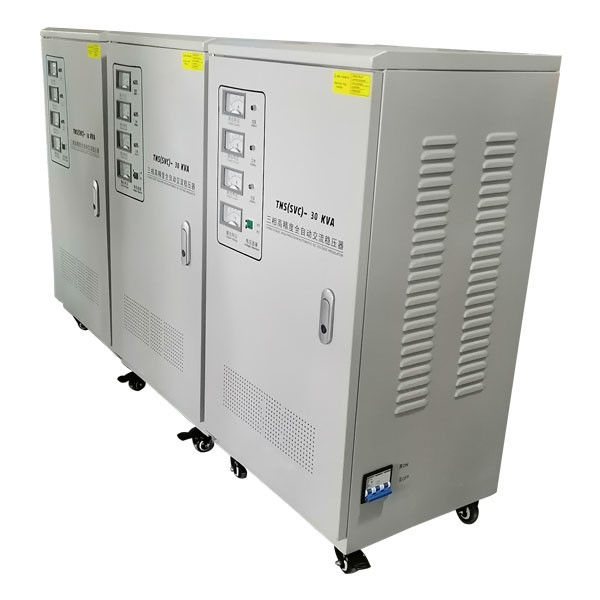 Capacidade do regulador de tensão 30KVA do Avr do equipamento bonde eficiência alta do trabalho da auto
