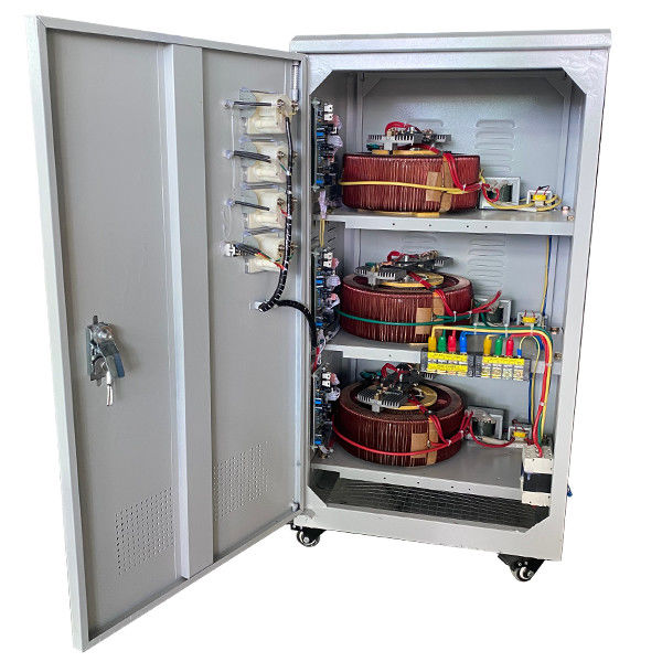 Estabilizador trifásico da tensão de AC Metallic Type Automatic do fabricante da C.A. do servo motor TNS-20KVA